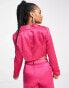 Extro & Vert Petite – Kastiger Blazer aus Satin in Hot Pink mit kurzem Schnitt, Kombiteil