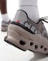 ON – Cloudmonster – Laufschuhe in Dunkel- und Hellgrau