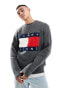 Tommy Jeans – Pullover in Melange-Grau mit großem Flaggenlogo