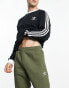 adidas Originals – Trefoil Essentials – Jogginghose in Olivgrün mit Logo