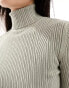 Bershka – Gerippter Pullover in blassem Khaki mit kurzem Schnitt