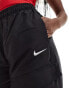 Nike – Life Trend – Gewebte Cargohose in Schwarz