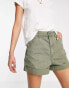 ASOS DESIGN Tall – Lässige Mom-Shorts in verwaschenem Khaki