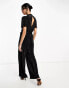 ASOS DESIGN – Plissierter Jumpsuit in Schwarz mit Stehkragen