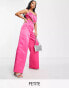 Collective The Label Petite Exclusive – Valentines – Jumpsuit in Rosa mit verziertem Herz-Design und weitem Bein