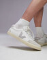 VEJA Volley trainer in white