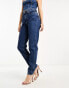 Calvin Klein Jeans – Mom-Jeans in mittlerer Waschung