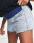 Topshop Maternity – Bequeme, elastische Mom-Jeansshorts in ausgebleichter Waschung