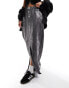 Liquor N Poker – Maxi-Jeansrock in Metallic-Silber mit Schlitz