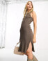 Pieces – Geripptes, figurbetontes Midi-Strickkleid in Khaki mit Racer-Design, Kombiteil