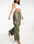 Miss Selfridge – Weite Cargohose aus Kunstleder in Khaki